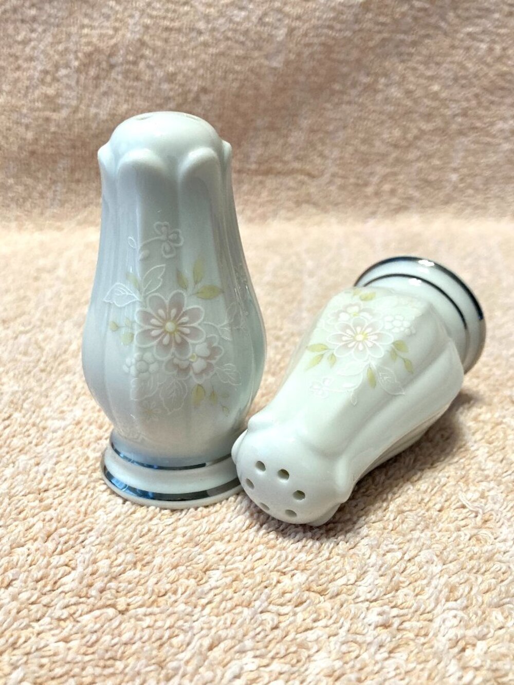 1970s Noritake Temptation #2752 Salt Pepper Shakers w/ Original Stoppers VINTAGE